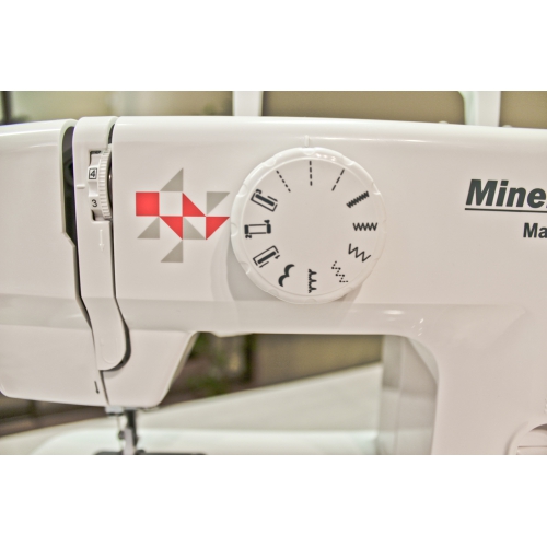 Електромеханічна швейна машина Minerva MAX10M