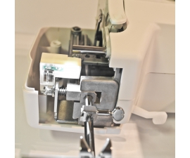 Електромеханічна швейна машина Minerva MAX10M