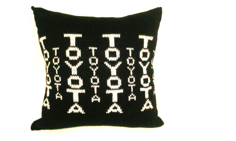 Дарим подушку с логотипом бренда производителя TOYOTA! - фото 3 - новость в интернет-магазине Sewgroup